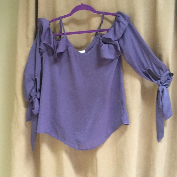 Purple Francesca’s Ruffle cold shoulder top XS - Picture 3 of 6